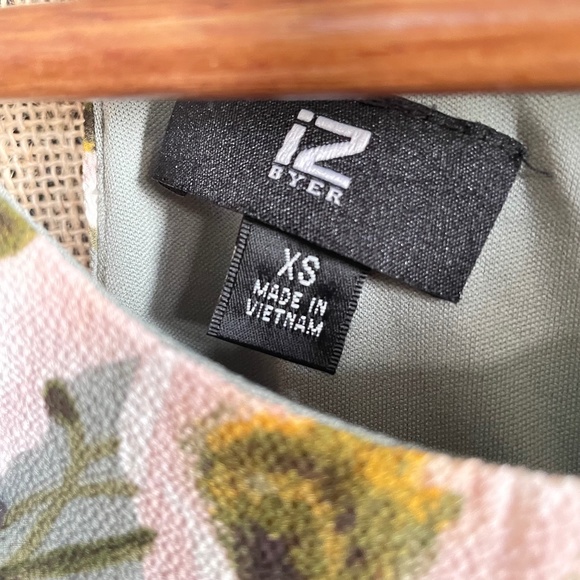 Worn once! womens IZ BYER sage green floral XS fit and flare work wear wedding - Picture 7 of 7